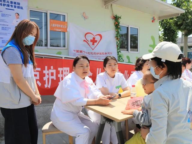 【汤医新闻】“守护成长，共筑未来”儿童义诊活动圆满举行