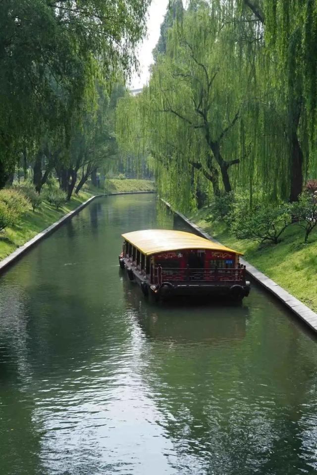 哇哦！在北京会移动的观景台上兜风，这很夏天