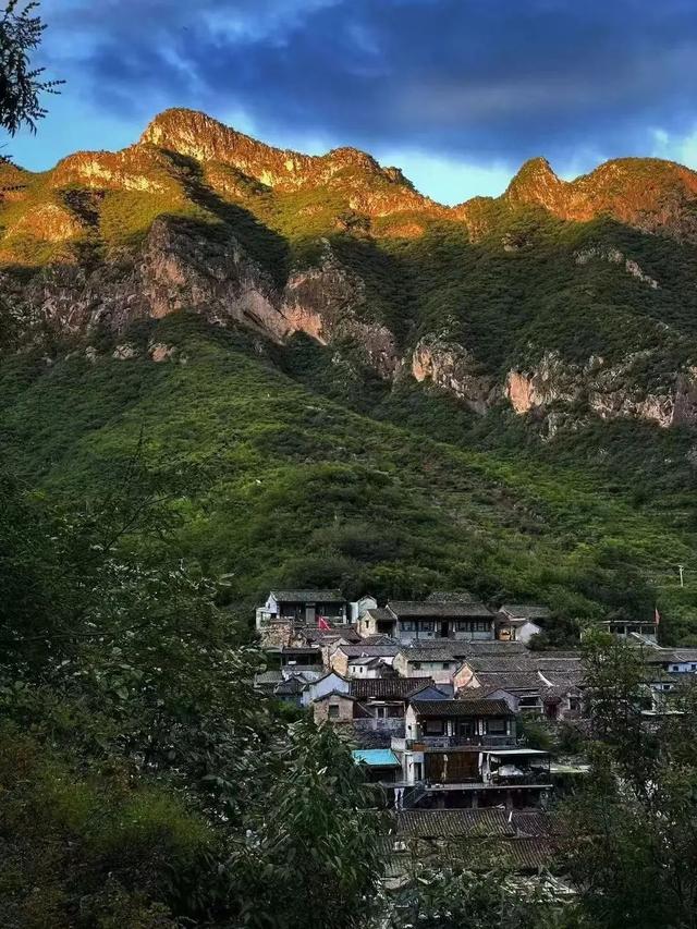 准考证 = 免票 + 折扣 + 解锁隐藏款青春限定旅程！快冲→