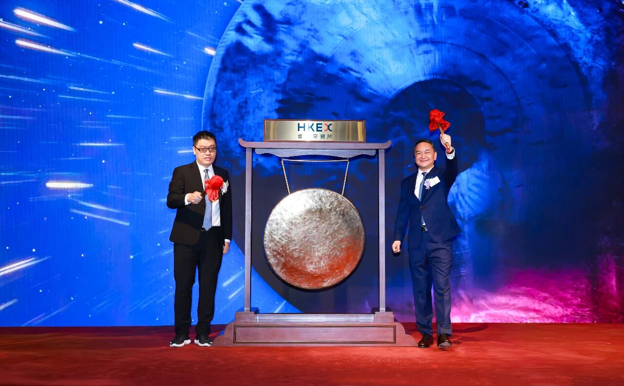 2025年以来全球最大自动驾驶IPO，小马智行港股挂牌上市